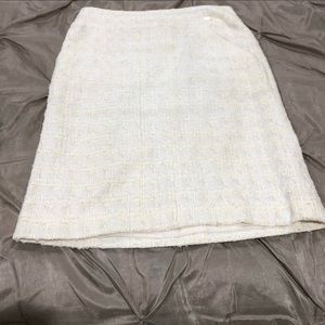 Ivory Chanel tweed skirt with pocket!!